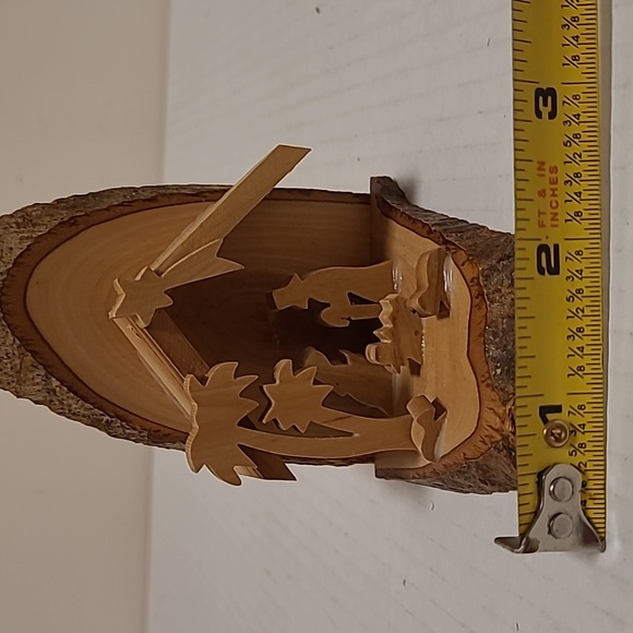 Beautiful Wooden Nativity - Picture 14 of 16